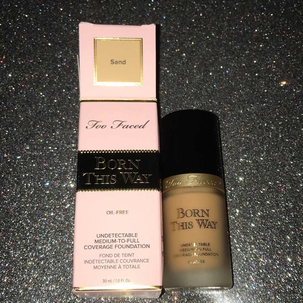 Too faced foundation (sand)